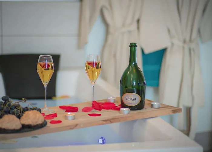 Pacat Insolite Jacuzzi Parkingfree Centre A 5min Appartement *