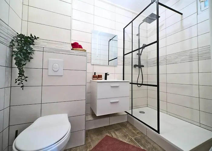 Pacat Insolite Jacuzzi Parkingfree Centre A 5min Appartement